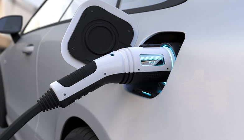 ¿Pensando en comprar un auto? Conoce los pros y contras de los modelos eléctricos, manuales y automáticos